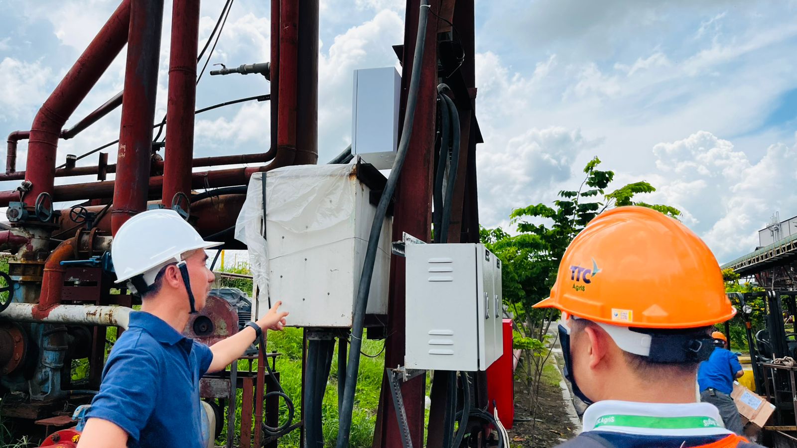 Flowmetric engineer reviewing an installed gateway on site with a client